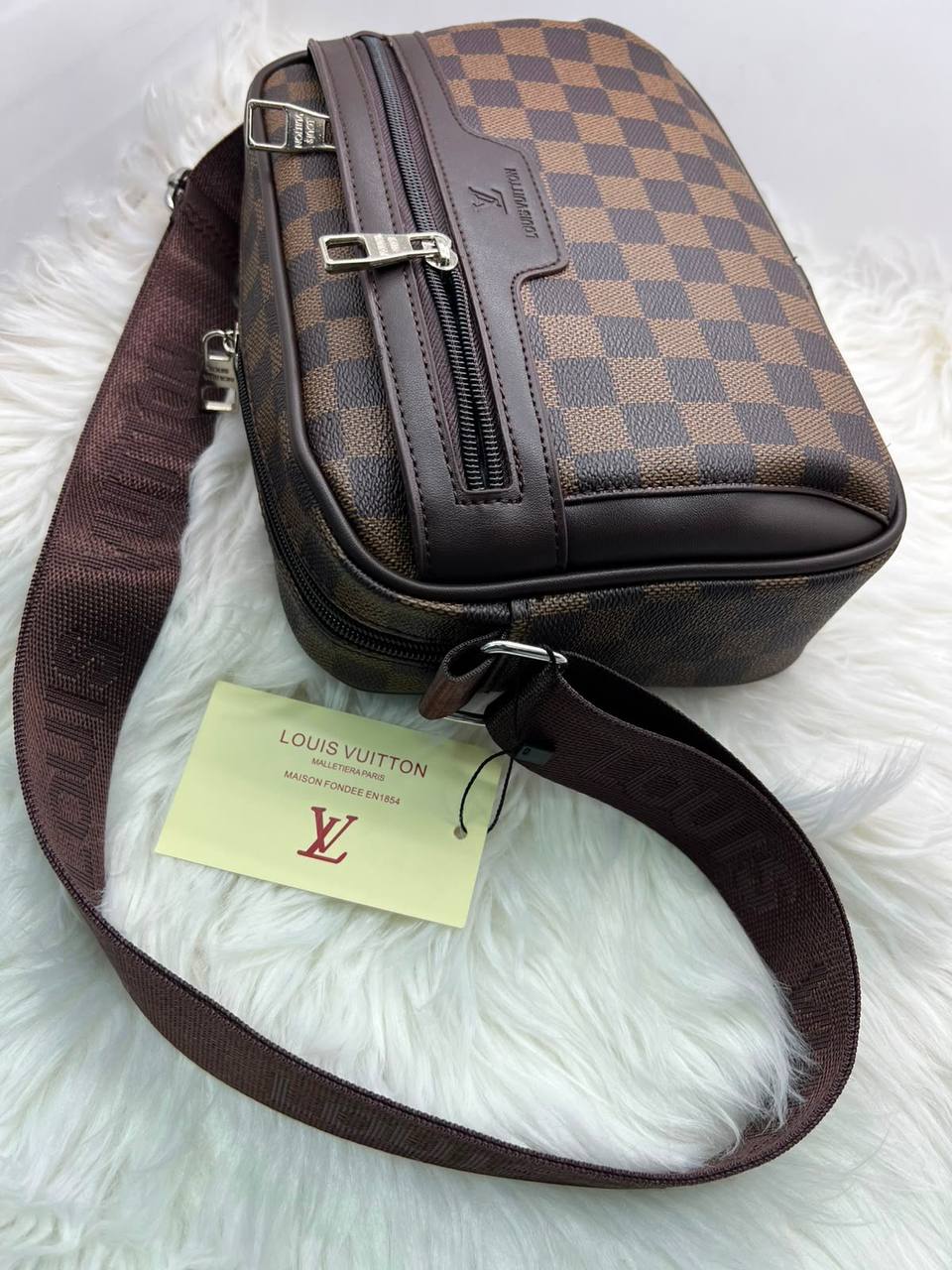 Wallets
85 dhs🇦🇪🇦🇪

Zain182
♥️♥️♥️