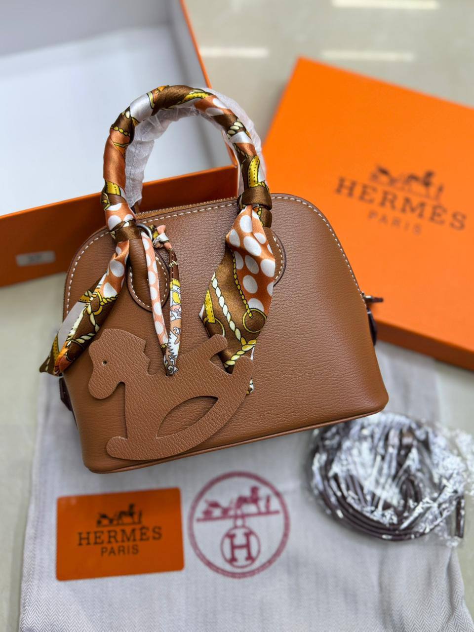 Hermes Bolide 

1⃣️ First quality +🎁

Size: 19 * 14 cm

Withbox
85 dhs🇦🇪🇦🇪

Zain115
♥️♥️♥️
