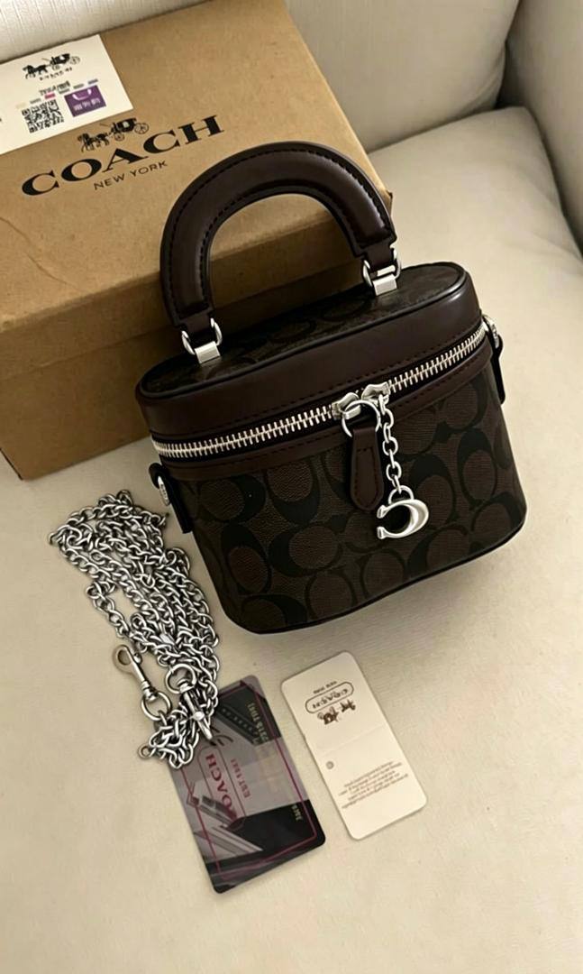 coach
95 dhs✅
With box 
🎁🎁🎁

high quality

Zain26
♥️♥️♥️