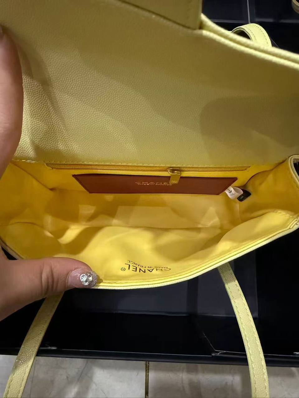 Chanel
with box
100 dhs💓

Zain143
♥️♥️♥️