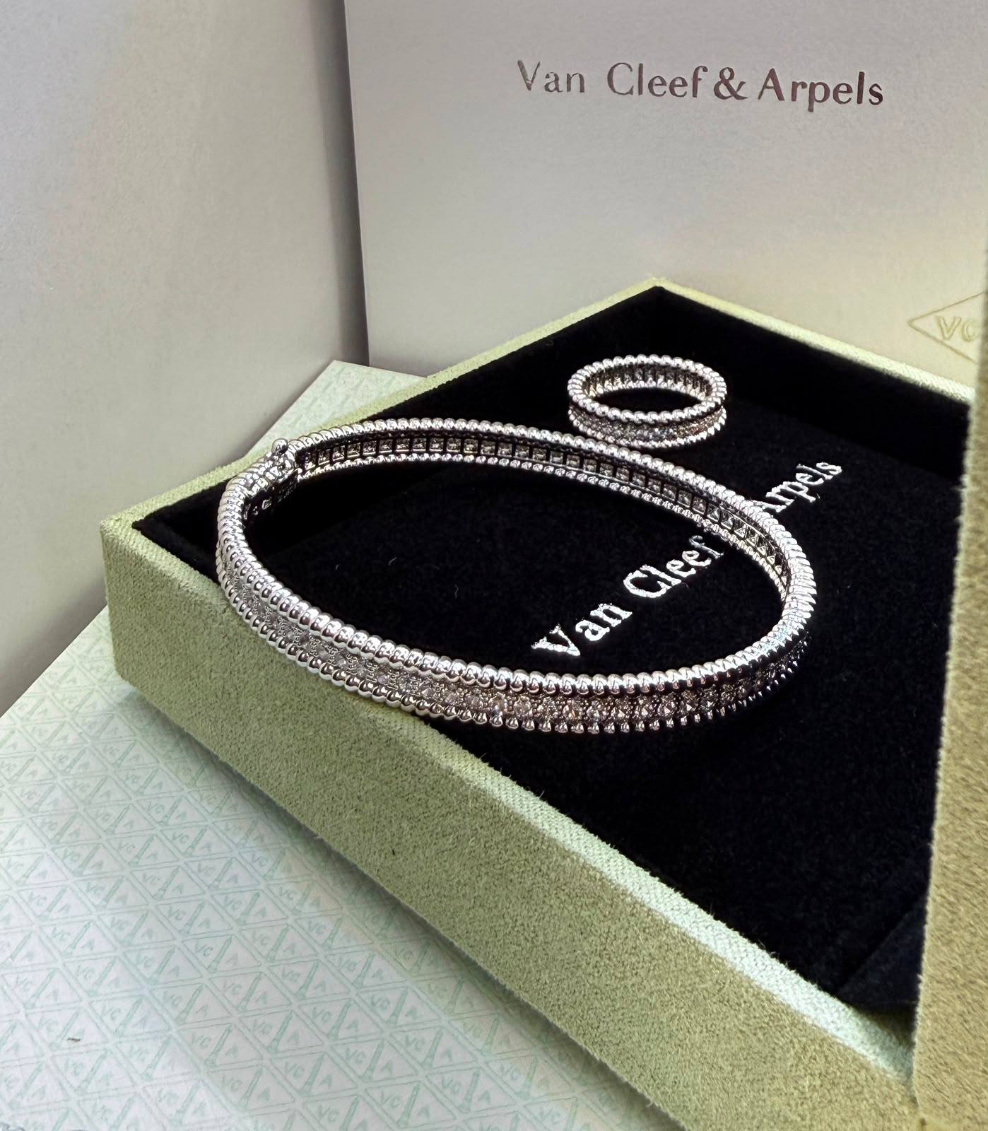 VCA
Bangle 
Ring 
230 dhs🇦🇪🇦🇪 with Original box 📦 
Supermaster Quality❤️

Zain209
♥️♥️♥️