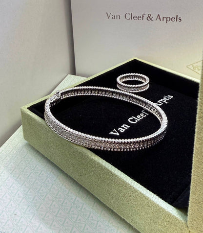 VCA
Bangle 
Ring 
230 dhs🇦🇪🇦🇪 with Original box 📦 
Supermaster Quality❤️

Zain209
♥️♥️♥️