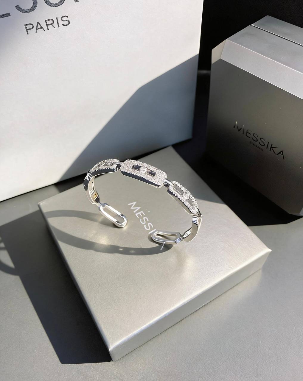 MESSIKA BRACELET 
60 DHS🇦🇪
MASTER ✨💫
WITH BOX AND PAPER BAG
🎁🎁🎁

Zain89
♥️♥️♥️