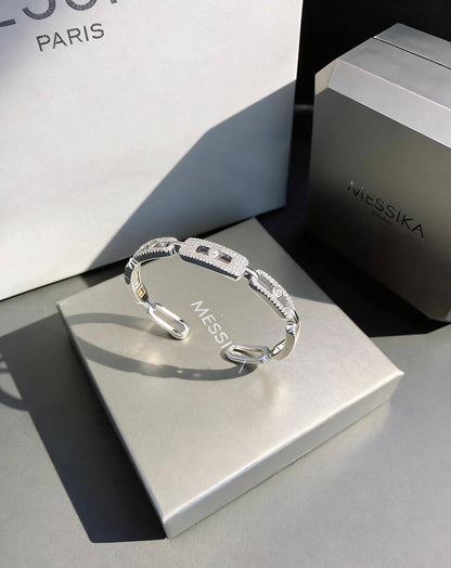 MESSIKA BRACELET 
60 DHS🇦🇪
MASTER ✨💫
WITH BOX AND PAPER BAG
🎁🎁🎁

Zain89
♥️♥️♥️