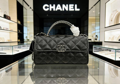 Chanel

110 dhs💓

with  box🎁🎁🎁

Size:19*11*5.5

Zain07
♥️♥️♥️
