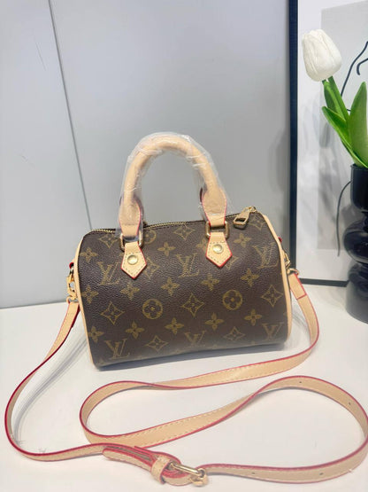 LV
25 cm
75 dhs💓

Zain17
♥️♥️♥️
