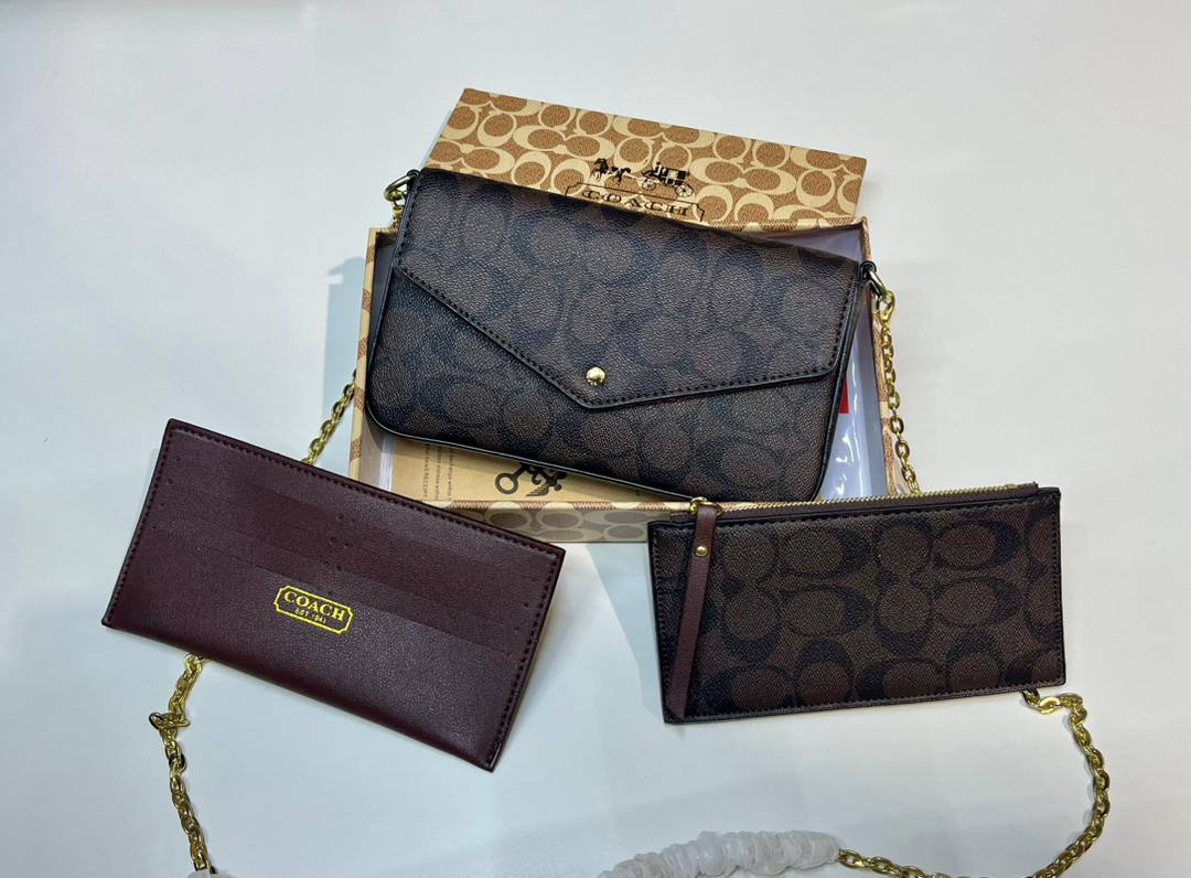 LV / coach

80 dhs🇦🇪🇦🇪

with box
size 22×3.5×12cm

Zain42
♥️♥️♥️