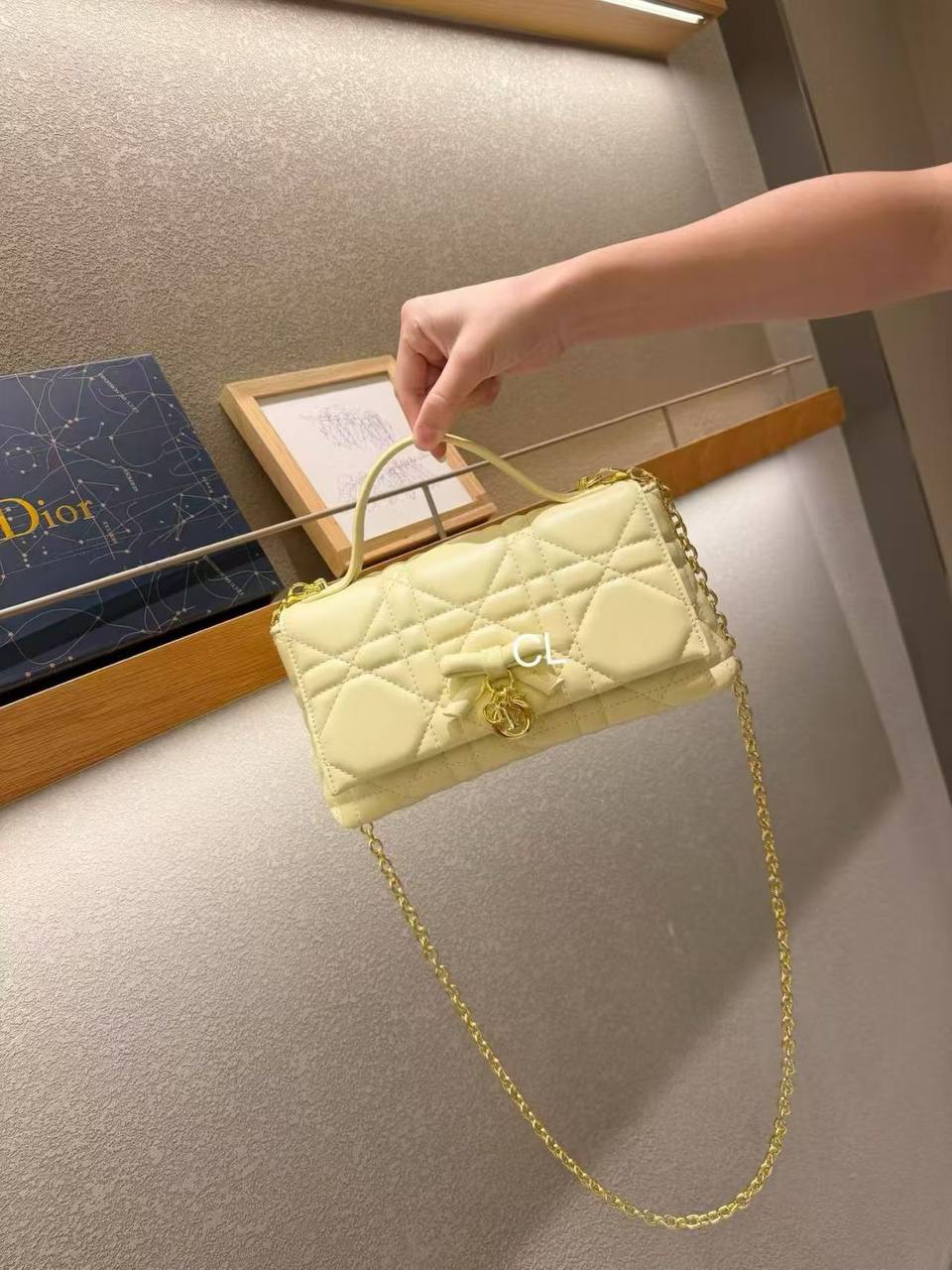 Dior
high quality

Withbox
🎁🎁🎁

140 dhs✅

Zain143
♥️♥️♥️