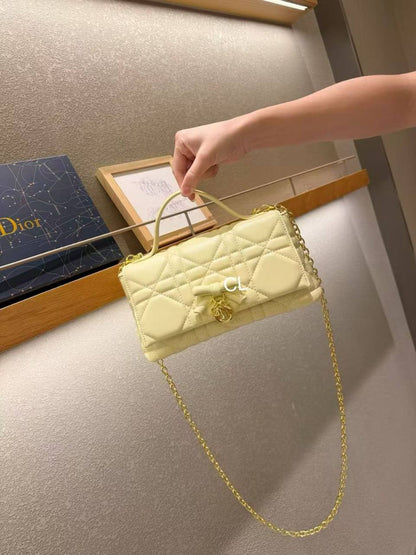 Dior
high quality

Withbox
🎁🎁🎁

140 dhs✅

Zain143
♥️♥️♥️