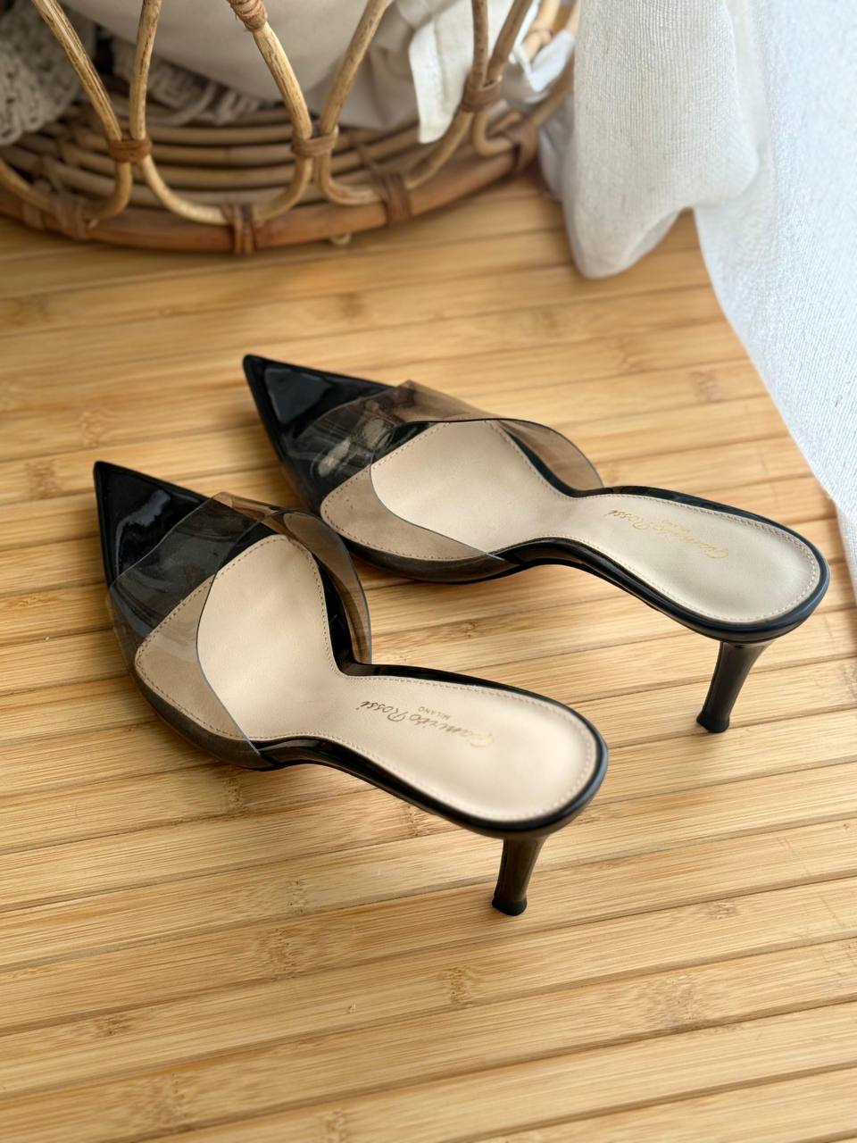 Gianvito Rossi
Super Master
𝗦𝗶𝘇𝗲 𝟯𝟲 𝘁𝗼𝗼 𝟰𝟭 
450 dhs💛

Zain303
♥️♥️♥️