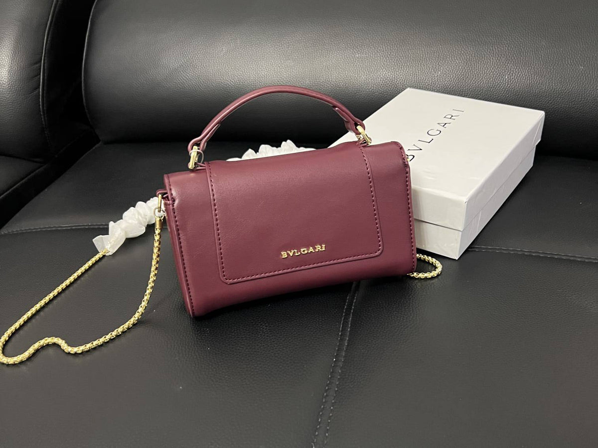 Bvlgari 
100 dhs🇦🇪🇦🇪

with box 
high quality

20 cm

Zain26
♥️♥️♥️