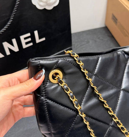 CHANEL NEW CAME 
HIGH QUALITY 
110 dhs🇦🇪🇦🇪
Size:38cm

Zain295
♥️♥️♥️