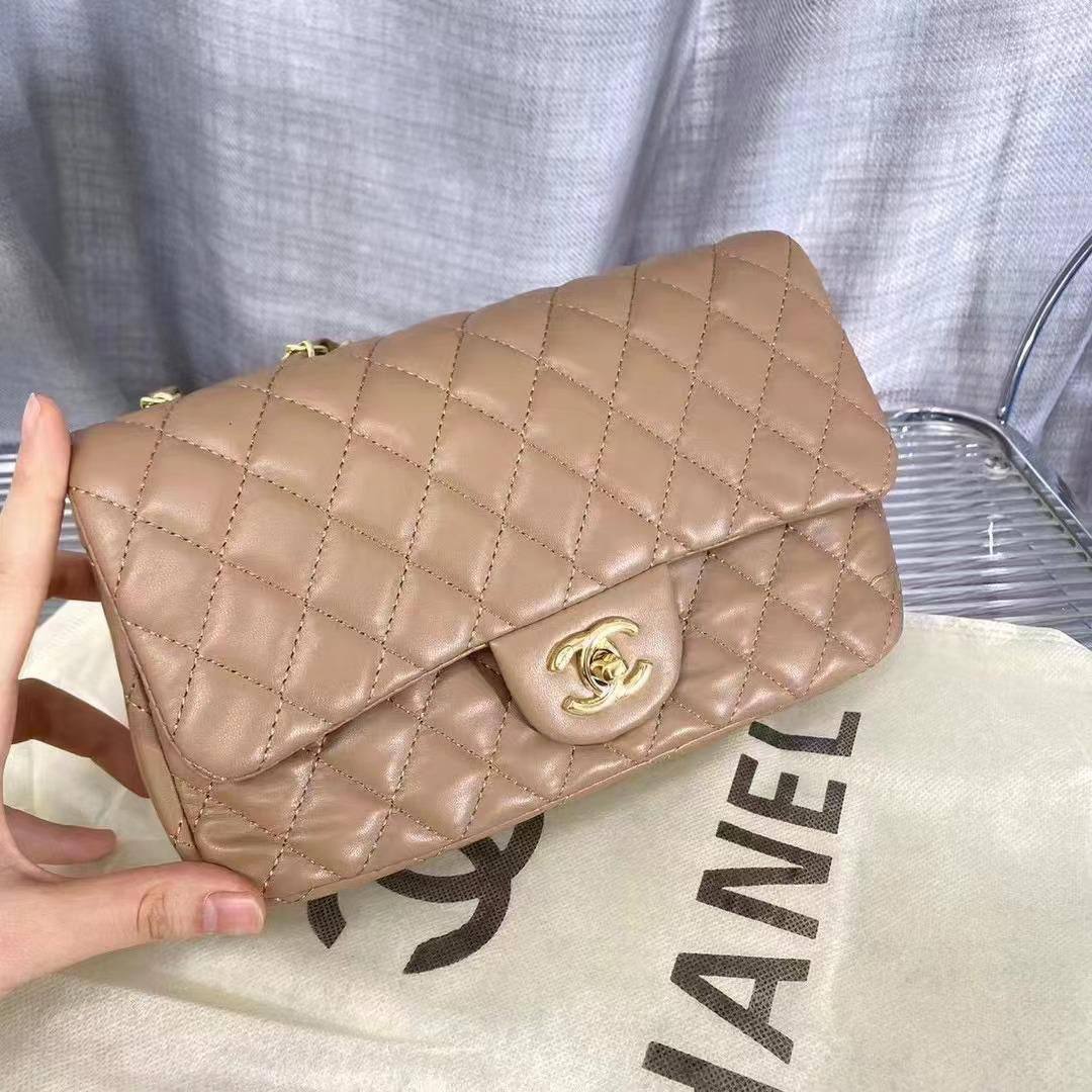 Chanel


With box 🎁🎁🎁

75 dhs❣️

Zain50
♥️♥️♥️