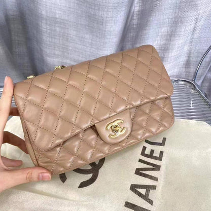 Chanel


With box 🎁🎁🎁

75 dhs❣️

Zain50
♥️♥️♥️