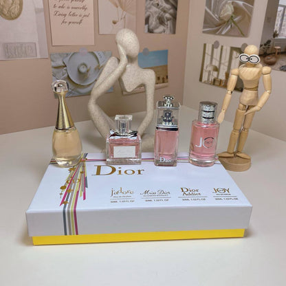 Dior Set
30 ml each 
70 dhs💓
good quality set

Zain17
♥️♥️♥️