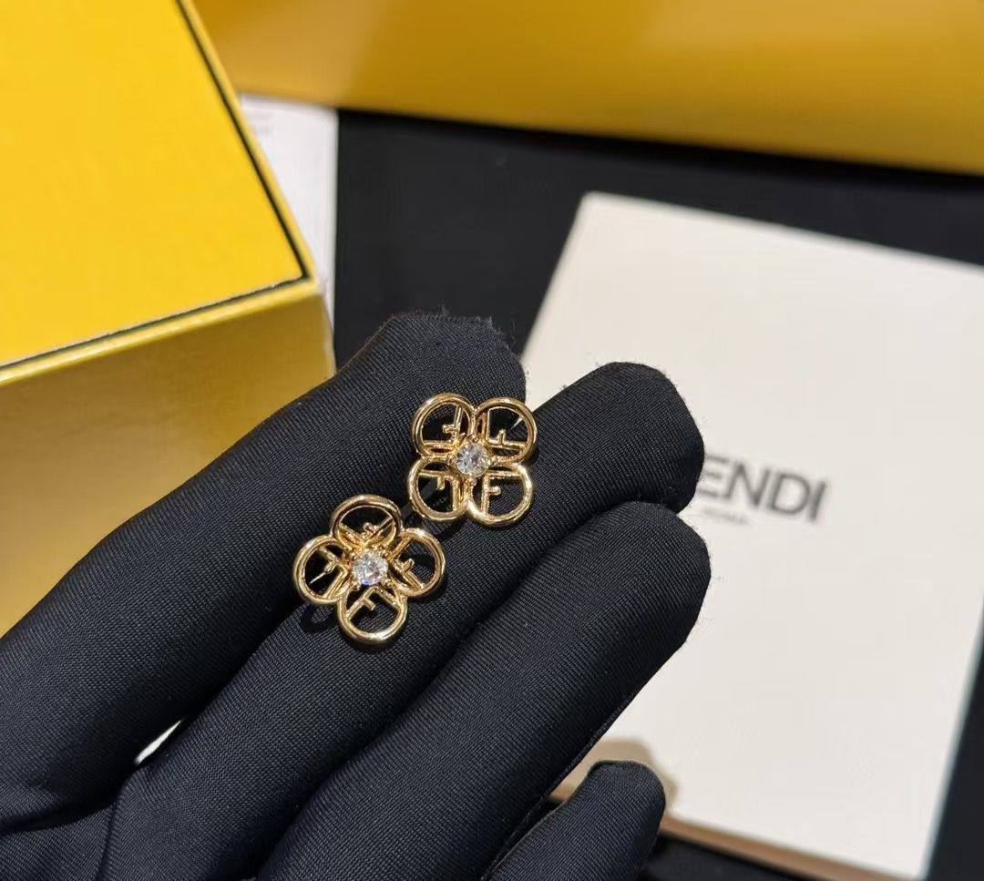 FENDI Set
120 dhs✅

Zain263
♥️♥️♥️