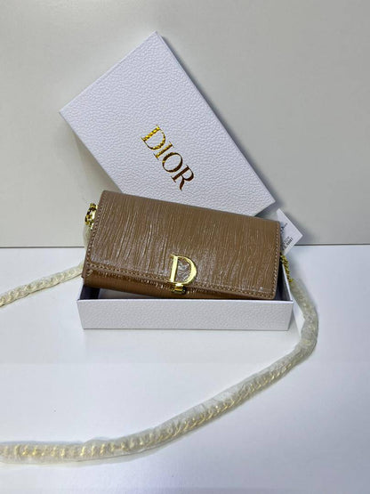 Dior
95 dhs❣️

with box
🎁🎁🎁

size 19×4×10cm

Zain213
♥️♥️♥️