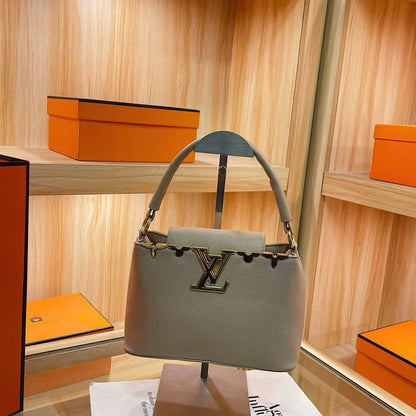 LV
21*15*8cm
70 dhs🪙🌨️

Zain17
♥️♥️♥️