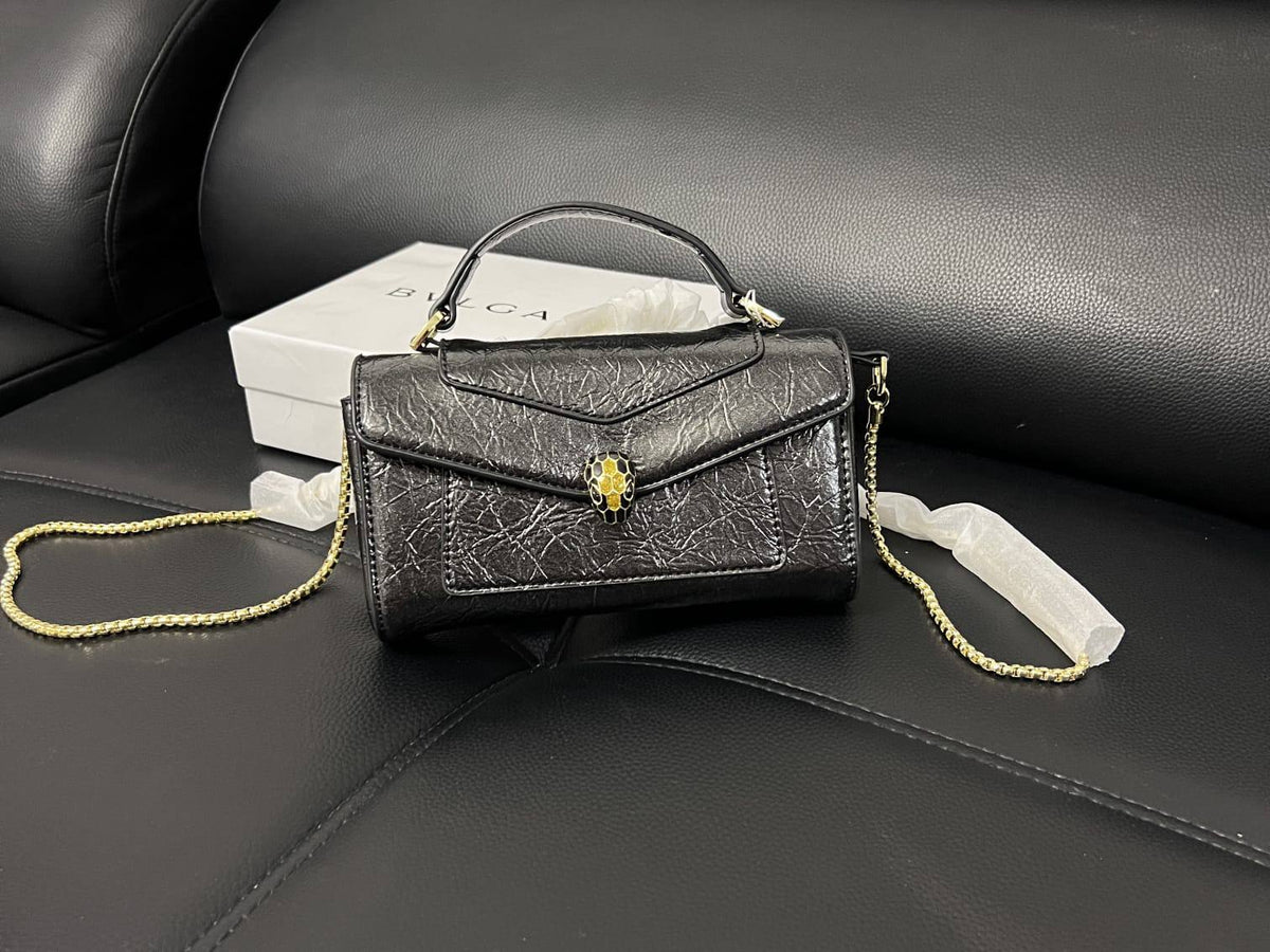 Bvlgari 
100 dhs🇦🇪🇦🇪

with box 
high quality

20 cm

Zain26
♥️♥️♥️
