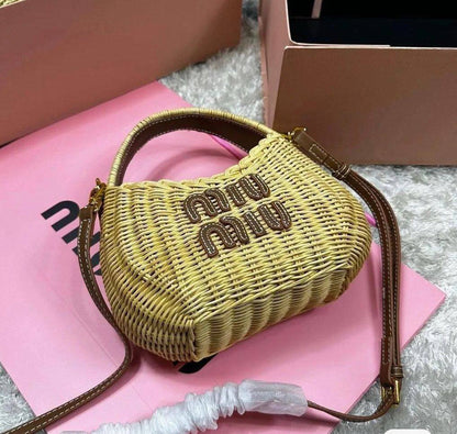 Prada - Loewe - YSL - Bottega
Miu Miu - Fendi - Valentino
Master 
For Price 👇 WTSP Text Zain 0568585901

Zain142
♥️♥️♥️