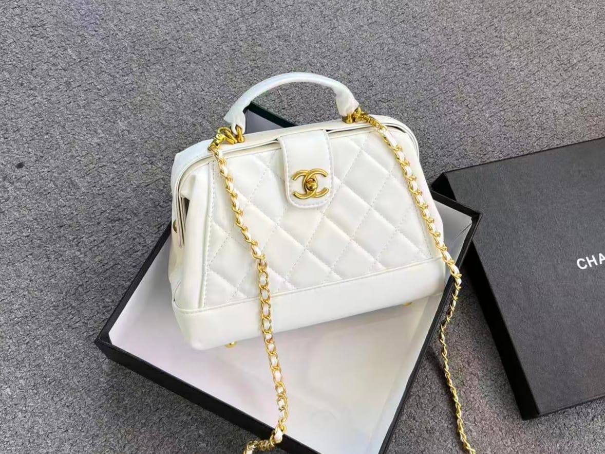 Chanel

90 dhs🇦🇪🇦🇪

with box

Zain26
♥️♥️♥️