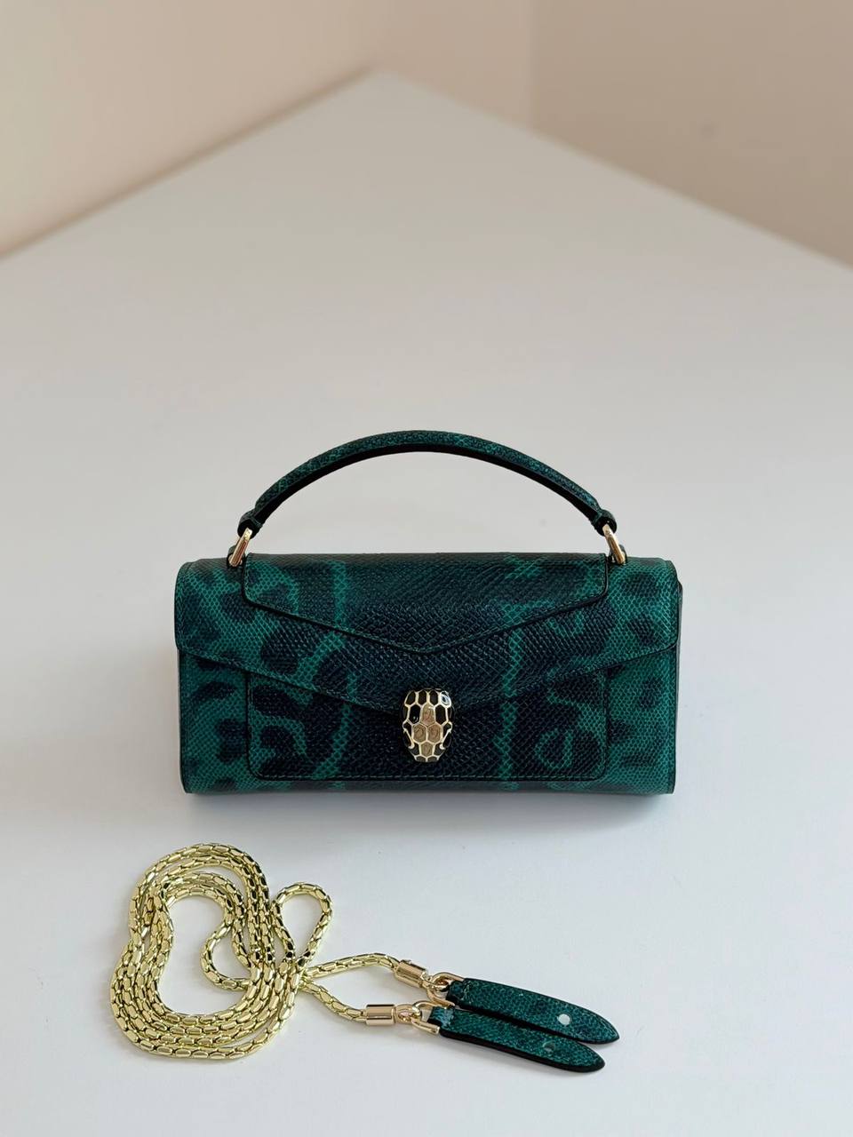 New Bvlgari
Master
370 dhs✅

Zain137
♥️♥️♥️