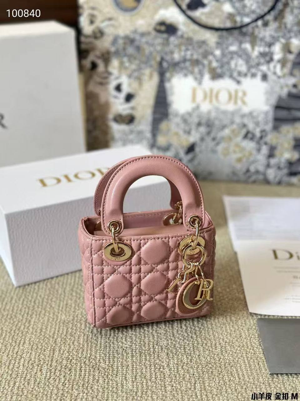 DIOR MICRO BAG 
Master✅✅
13CM 
230 dhs🇦🇪🇦🇪
WITH BOX 

Zain131
♥️♥️♥️
