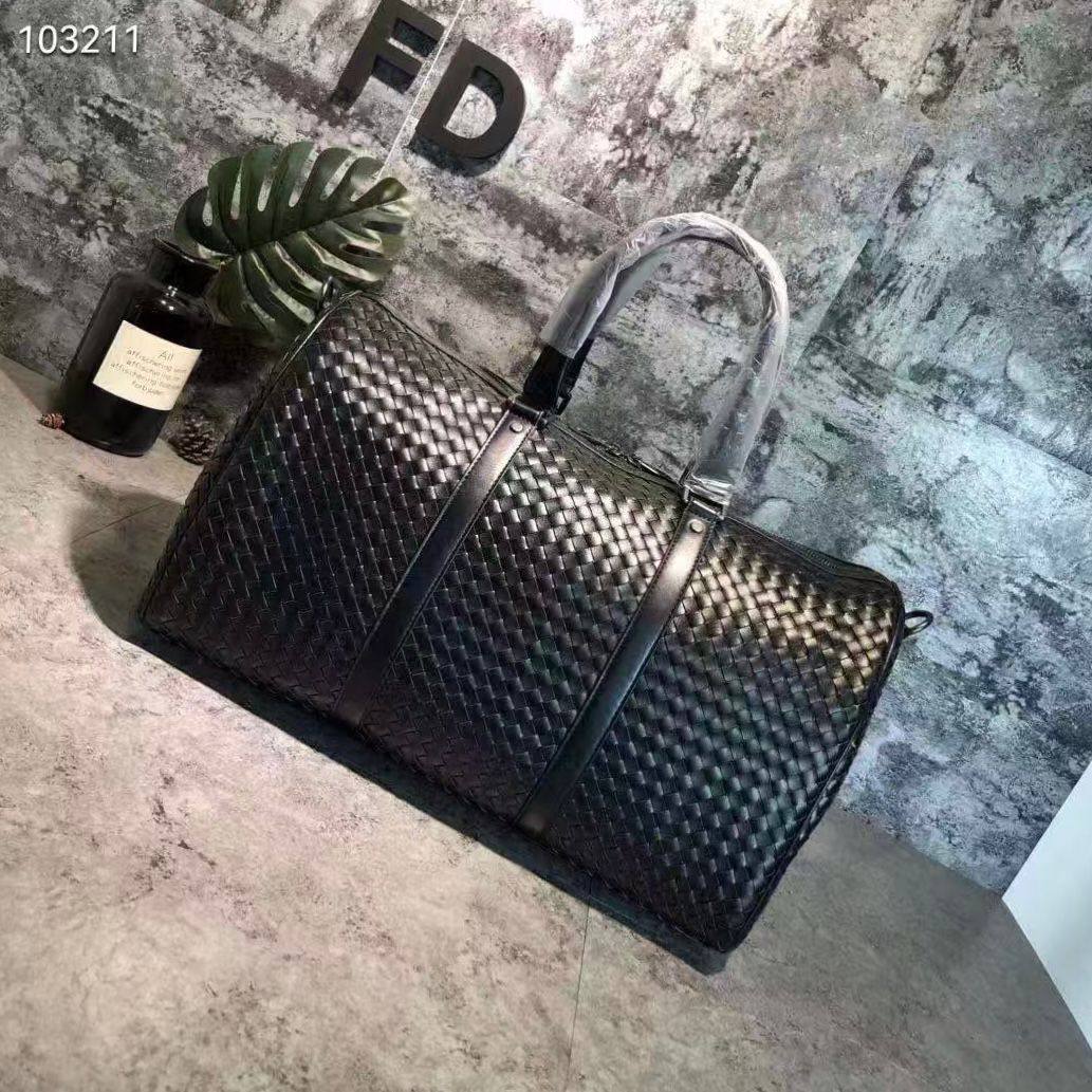 BOTTEGA 
TRAVELLING BAG 
COPY ONE
 45CM 
UNISEX 
220 dhs✅

Zain39
♥️♥️♥️