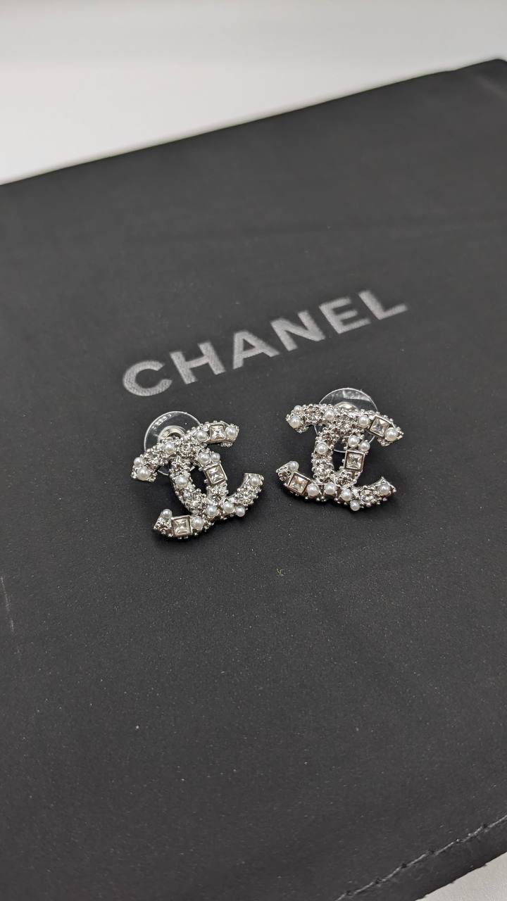 Earring Chanel
75 dhs🇦🇪

Zain210
♥️♥️♥️