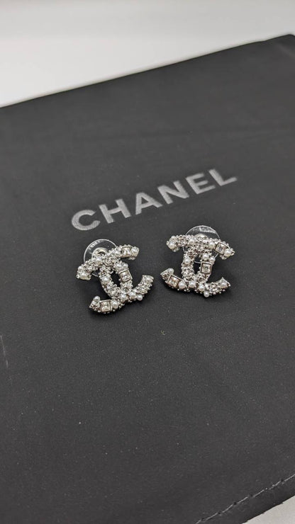 Earring Chanel
75 dhs🇦🇪

Zain210
♥️♥️♥️