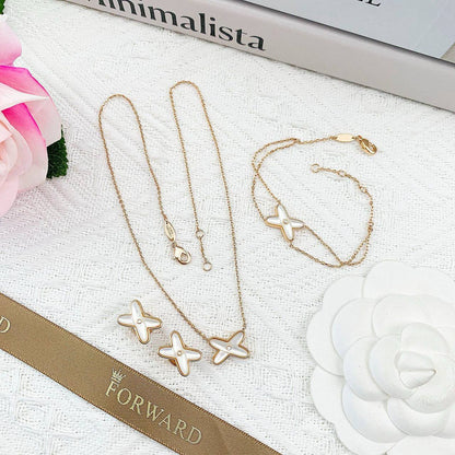 CHOUMET SET
NECKLACE BRACELET EARRINGS 💫✨
WITH BOX AND PAPER BAG🛍️🎁
140 DHS🌺

Zain89
♥️♥️♥️