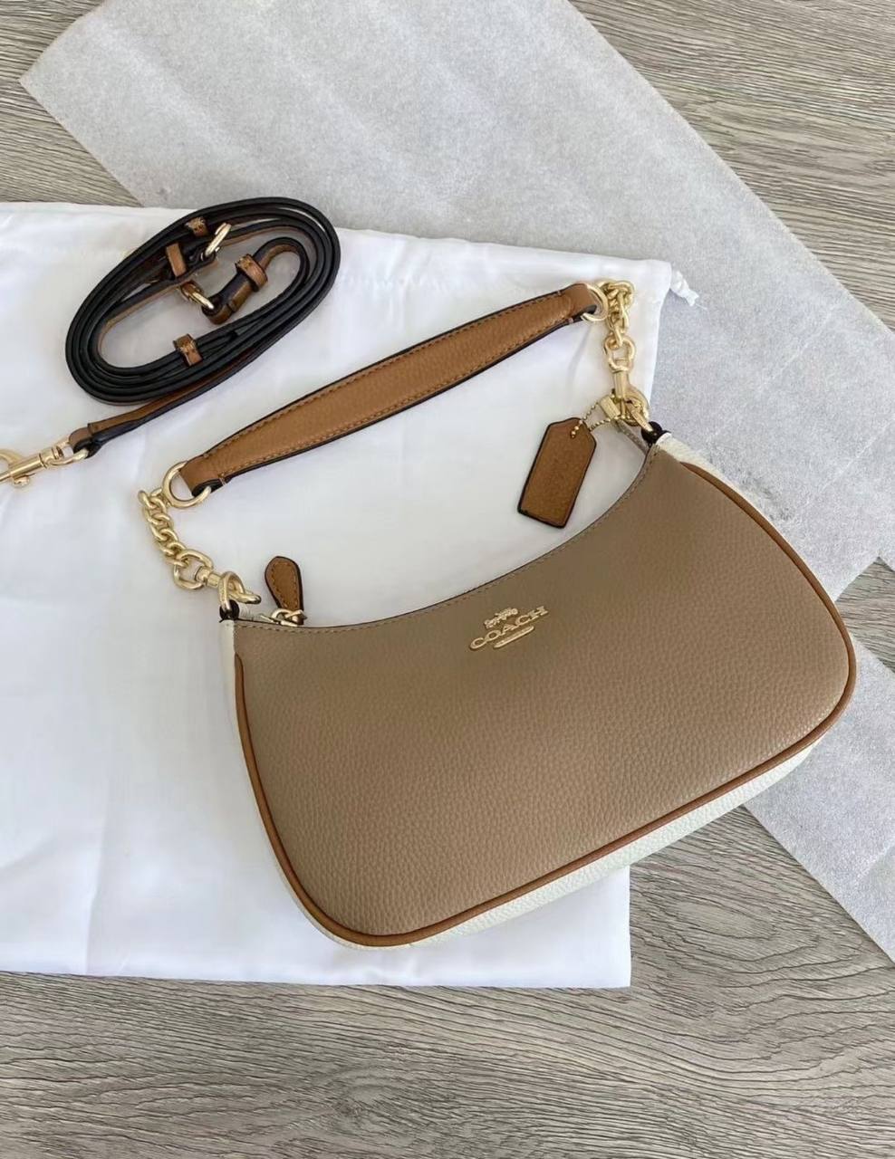 Coach

90 dhs🪙💕

With box
🎁🎁🎁

Zain35
♥️♥️♥️