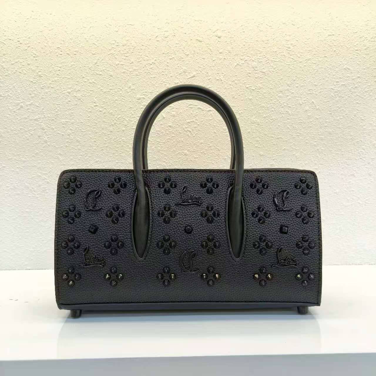 Christian Louboutin 
With box 
🎁🎁🎁

120 dhs✅
Size 28cm

Zain161
♥️♥️♥️