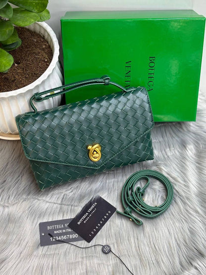 Bottega

95 dhs✅

with box
🎁🎁🎁

Zain244
♥️♥️♥️