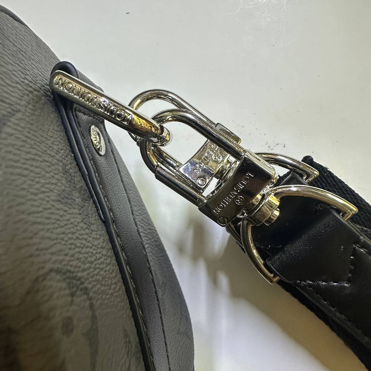 LV

COPY ONE 

WITH BOX 
🎁🎁🎁

170 dhs✅

Zain295
♥️♥️♥️