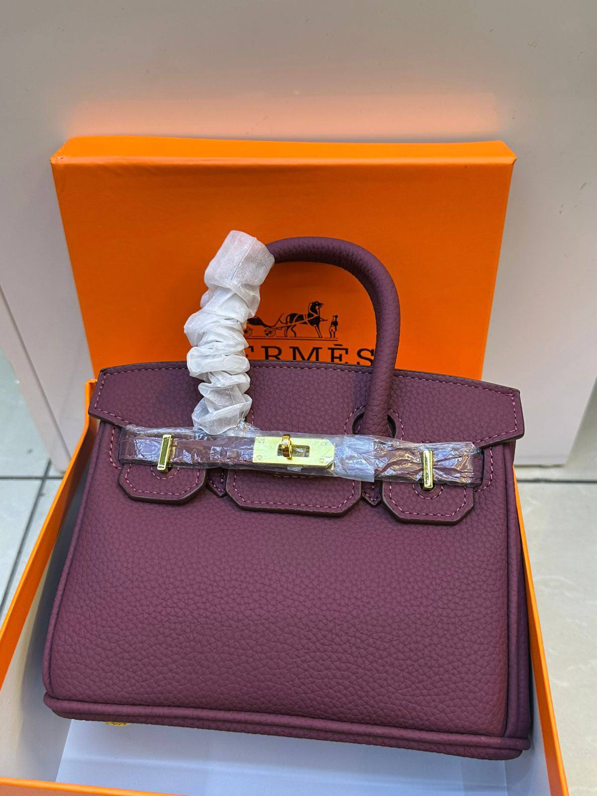 Mix Bag 
Good quality
Hermes
Dior

95 dhs🇦🇪🇦🇪

With box 📦 

Zain70 
♥️♥️♥️