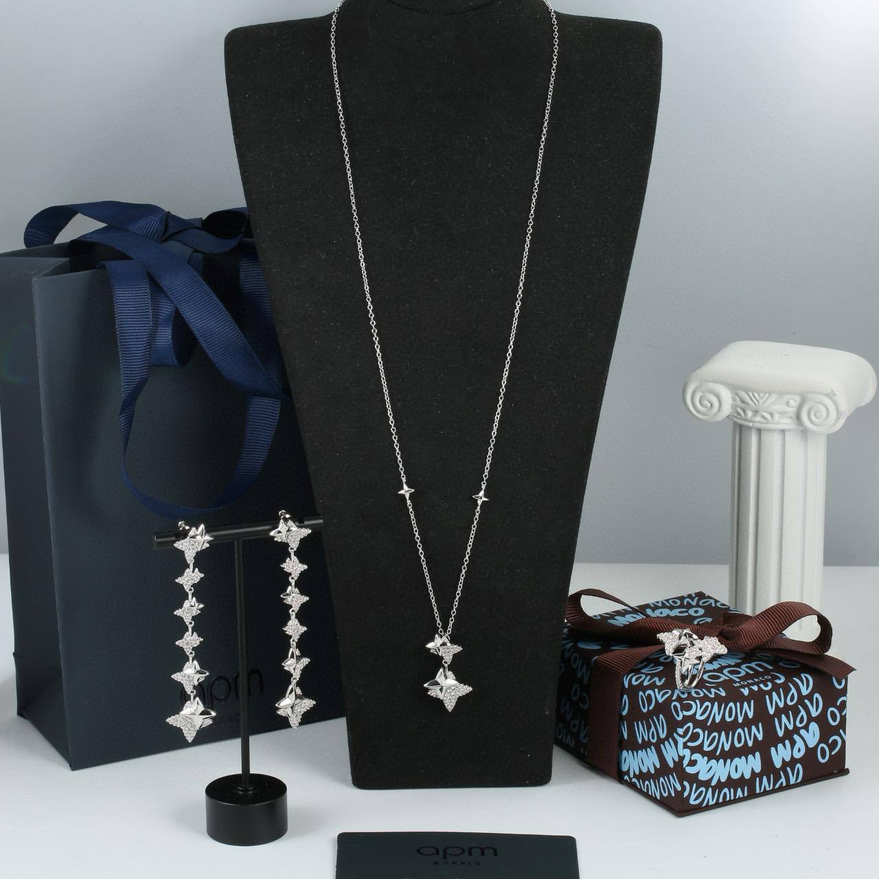 Apm set 
Necklace 
Earrings 
Ring
140 dhs🪙🖤

Zain89
♥️♥️♥️