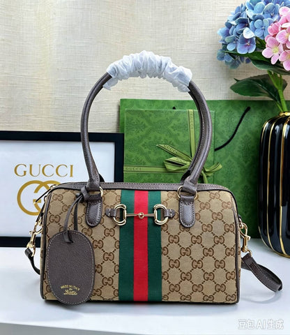 GUCCI 

NEW CAME 
HIGH QUALITY 

WITH BOX 
125 dhs🇦🇪🇦🇪

Zain39
♥️♥️♥️