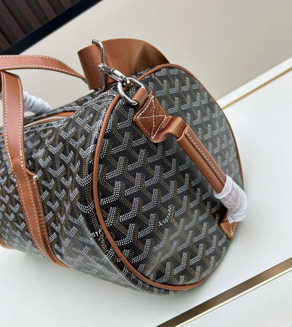 GOYARD TRAVELING BAG
 GOOD QUALITY 
120 dhs🪙🖤
40CM

Zain39
♥️♥️♥️