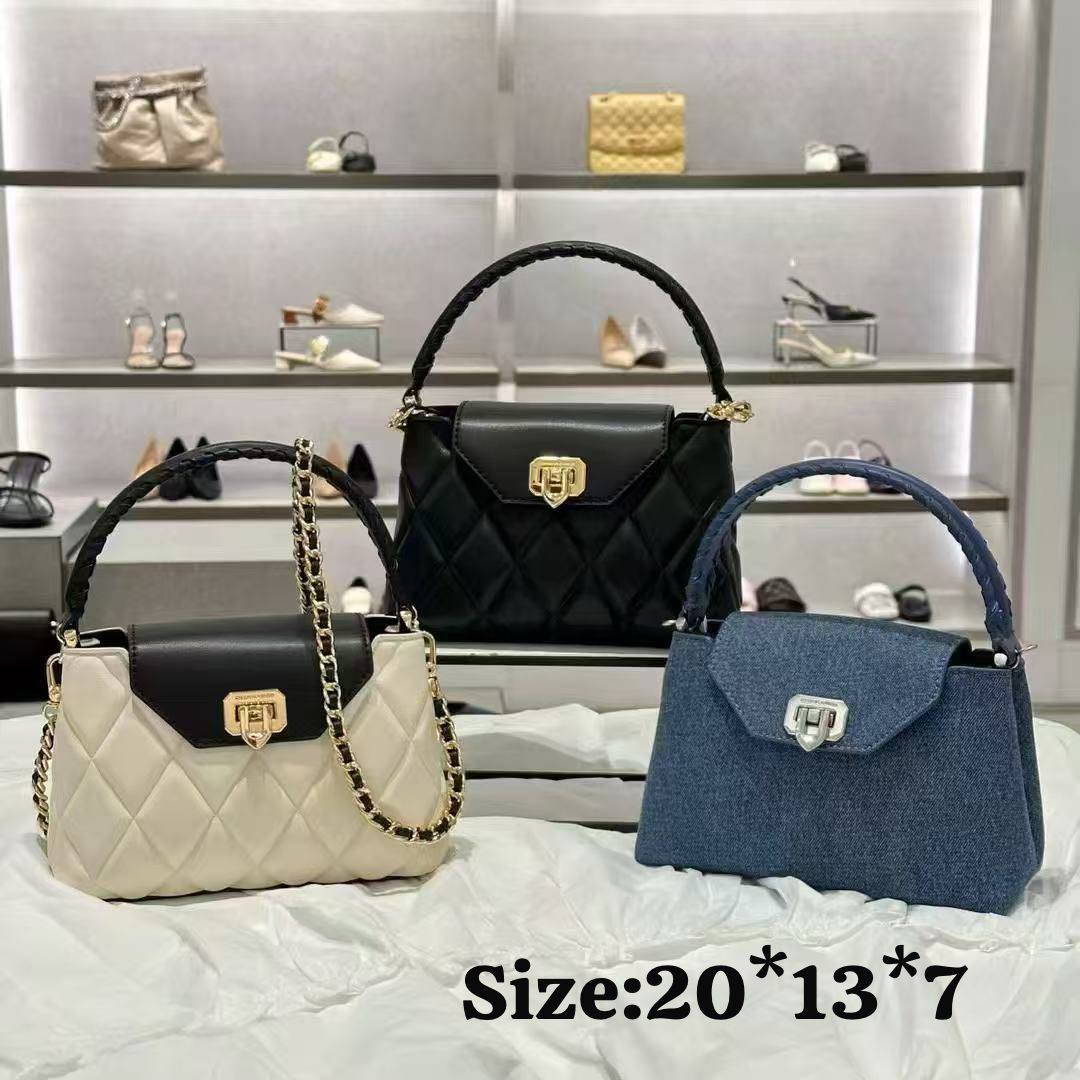 CK
100 dhs🪙💚

with box
🎁🎁🎁

Super high quality
5 designs same price

Zain07
♥️♥️♥️