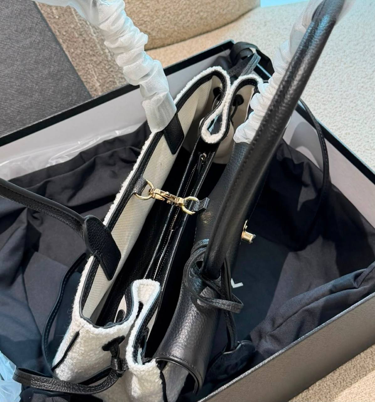 CHANEL 
COPY ONE 
220 dhs🇦🇪🇦🇪

Zain295
♥️♥️♥️