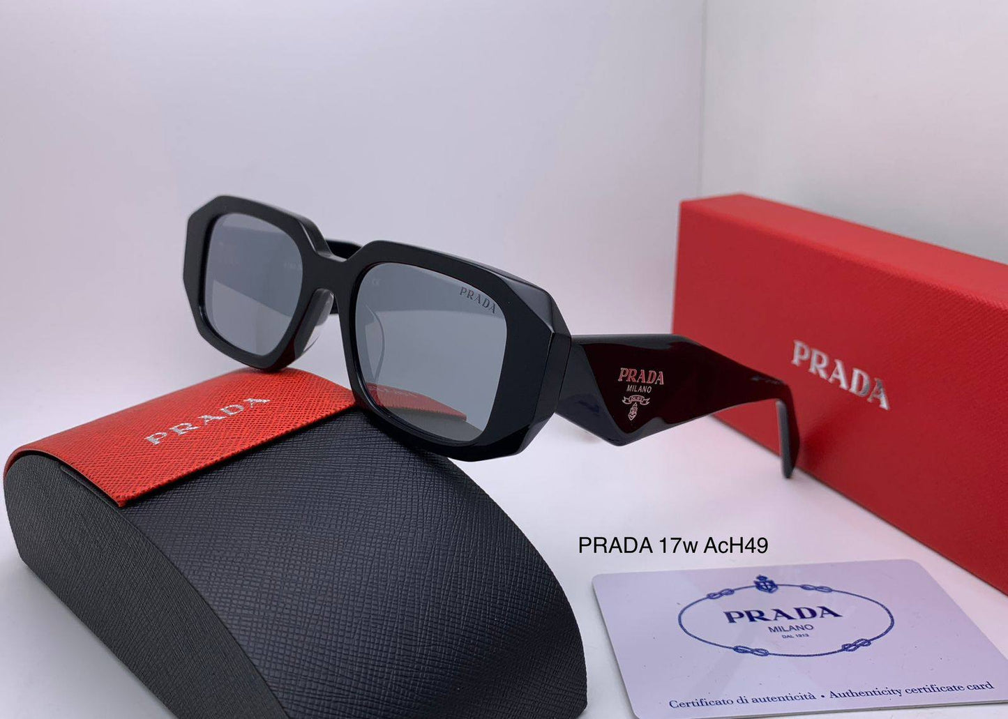 Prada
Master quality 
180 dhs🌺

Zain126
♥️♥️♥️