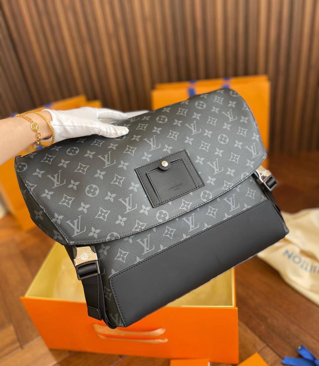 LV Men 
Master
270 dhs🪙💚

Zain33
♥️♥️♥️