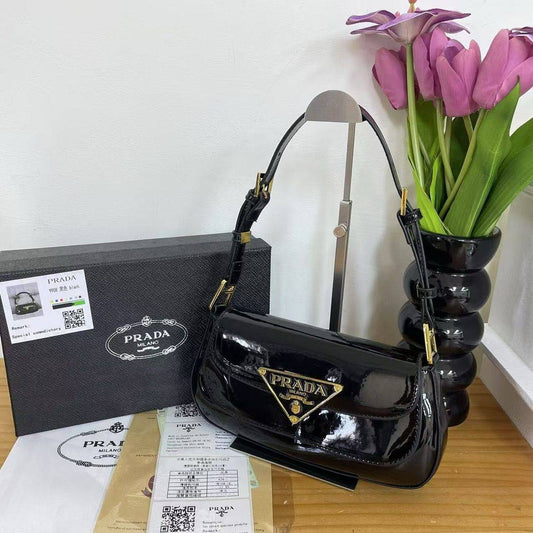 PRADA
Size :    24×12×4cm

90 dhs🪙🖤

Withbox
🎁🎁🎁

Zain04
♥️♥️♥️