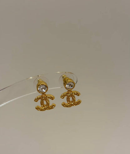 CHANEL
Earring✨
Master quality 💯
With normal boxes 🗃️ 
45 dhs✅

With master box 📦 
60 dhs✅

Zain216
♥️♥️♥️