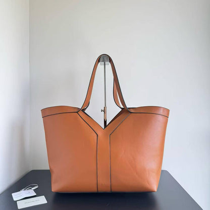 Ysl 
34cmx29cmx17cm 
110 dhs✅

Zain72
♥️♥️♥️