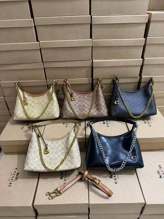 Coach
95 dhs🪙🌨️

SIZE：25cm

Good quality 

with box
🎁🎁🎁

Zain35
♥️♥️♥️