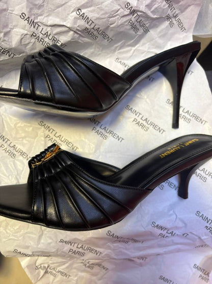 YSL
Size 36-41
120 dhs✅

Zain145
♥️♥️♥️