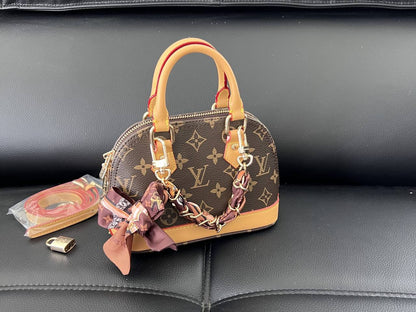 LV
110 dhs✅

With box 
🎁🎁🎁

high quality20cm

Zain26
♥️♥️♥️