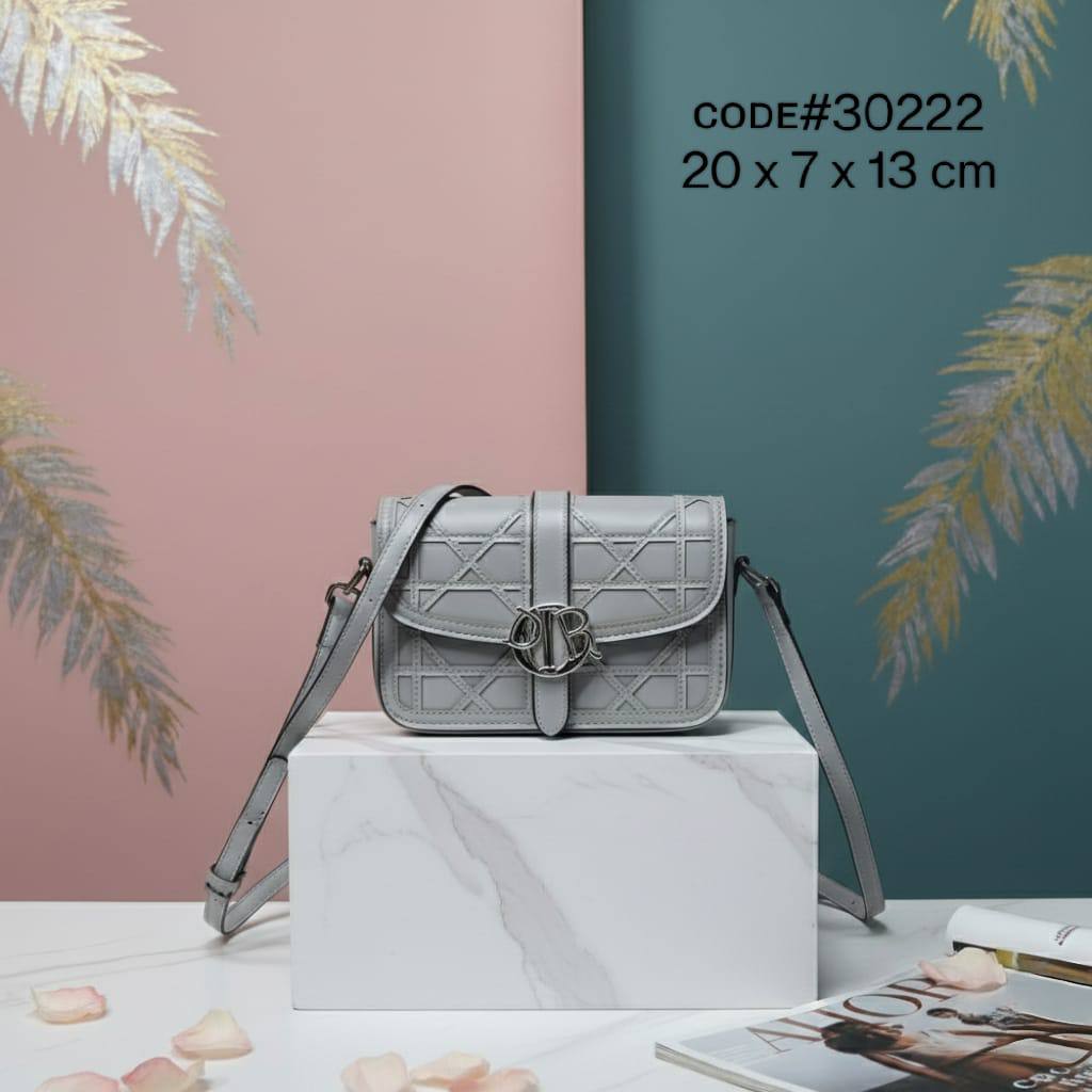 CHRISTIAN DIOR
ᴍɪɴɪ ᴅɪᴏʀ ᴄʜᴀʀᴍ
ᴄʀᴏssʙᴀɢ / sʜᴏᴜʟᴅᴇʀ ʙᴀɢ
sɪᴢᴇ : 20 cm
ᴡɪᴛʜ BOX
🎁🎁🎁

60 dhs👑

Zain31
♥️♥️♥️